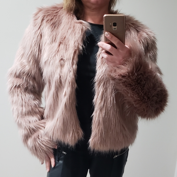 Forever 21 Jackets & Blazers - NWT Faux fur dusty pink jacket